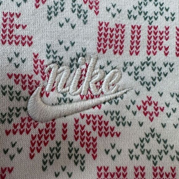 Nike Festive Sweatshirt Quilt Pattern Youth Size Medium - Picture 8 of 12